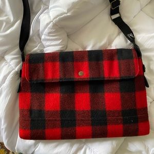 ♥️ SALE- Swanndri Buffalo Check Laptop Bag♥️